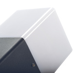 Grijze tuinsokkel met witte kubusvormige kap van Kanlux