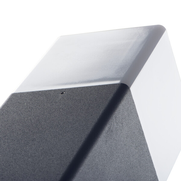 Tuinsokkel grijs met matte afwerking en wit lichtkap