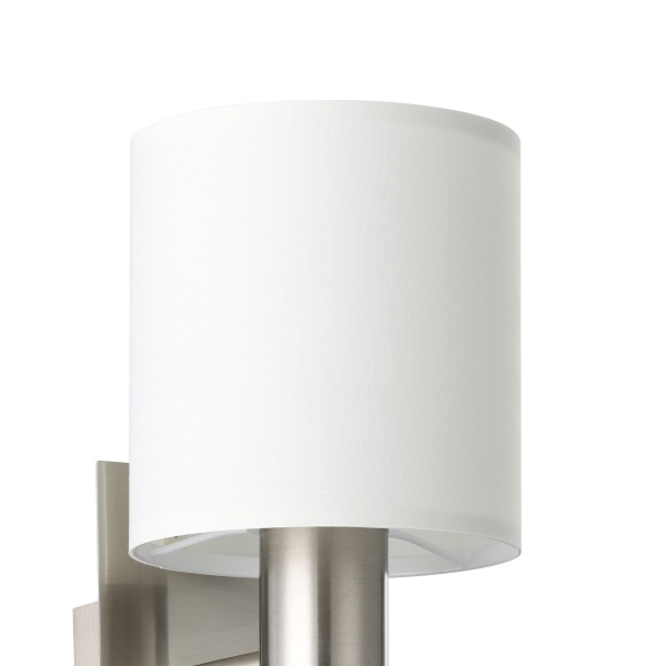 Wandlamp warm wit met stoffen kap en matnikkel armatuur