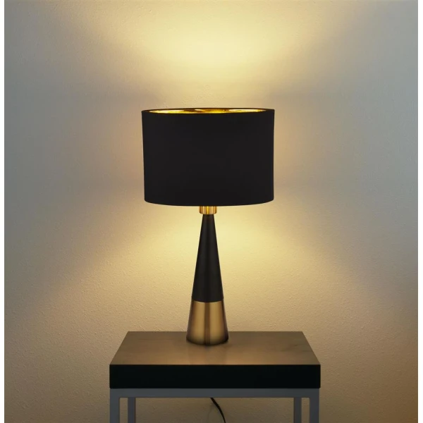 eu2743bgo_5-600x600 Tafellamp antiek koper met zwarte kap en gouden binnenzijde op tafel
