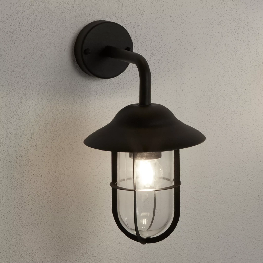 Zwarte wandlamp met metalen kap en helder glazen cilinderkap