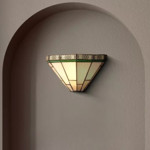 Wandlamp antiek messing met glas in art-decostijl aan muur