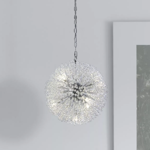 Kristallen kroonluchter met zeven lichtpunten en chromen afwerking in moderne ruimte