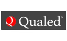 Qualed logo met rode Q en witte letters op grijze achtergrond