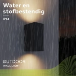 Buiten wandlamp zwart met licht omhoog en omlaag in de regen