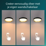 Ronde zwarte plafondlamp met gouden rand in drie lichtstanden zichtbaar