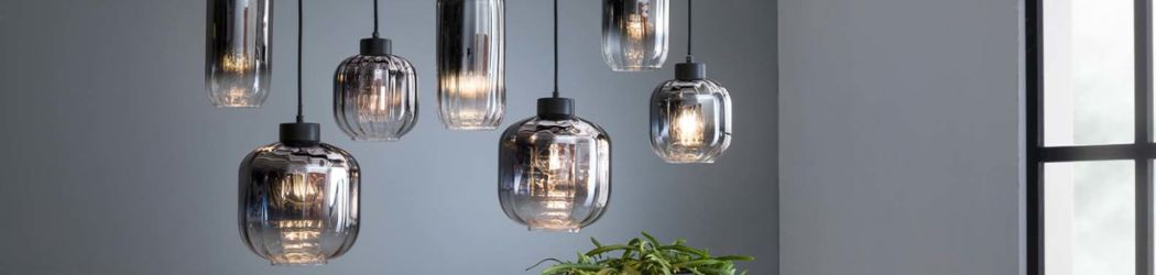 banner met hanglampen voor eettafel