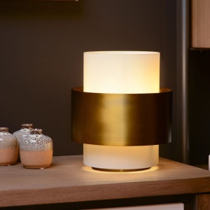 Tafellamp met cilindervormige witte kap en gouden messing band