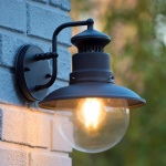 sfeerfoto van Klassieke Buiten Wandlamp 1 Lichts Zwart FIGO - Lucide