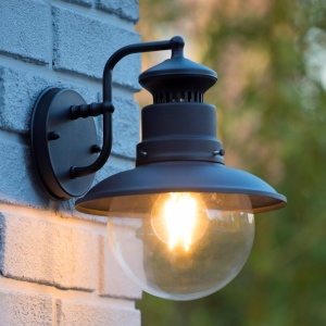 sfeerfoto van Klassieke Buiten Wandlamp 1 Lichts Zwart FIGO - Lucide