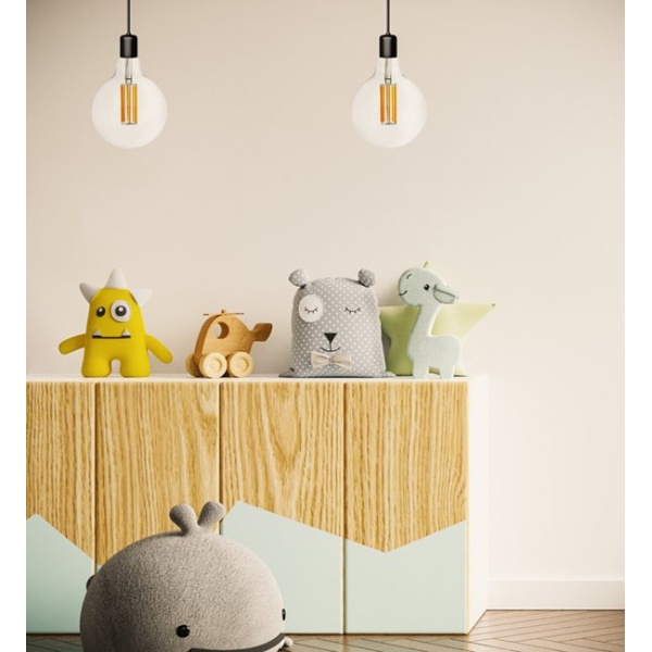 sfeerbeeld twee lampen aan: SPL E27 Globe 125 7W Flame Helder Dimbaar