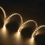 Gebogen LED strip met koelwit licht op donkere ondergrond