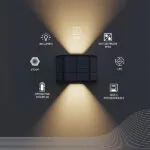 Zwarte solar wandlamp met warm wit up en down licht op muur