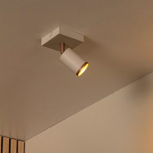 Taupe plafondspot met één richtbare lichtbron in moderne interieursetting