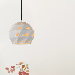 Witte metalen hanglamp 25 cm met geometrisch patroon en warm licht