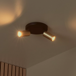 Moderne plafondspot met twee goudkleurige lichtspots in warme interieurverlichting