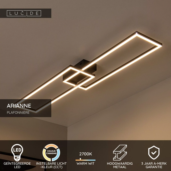 Zwarte rechthoekige LED plafonnière met instelbare lichtkleur in moderne woonkamer