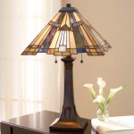 Tafellamp Tiffany met bronzen voet en glas-in-lood kap in warme tinten