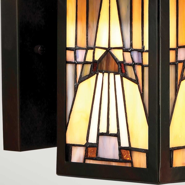 Lantaarn van brons met glas-in-loodpatroon in warme ambertinten