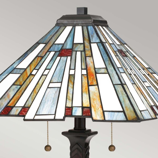 Tafellamp met glas-in-lood kap in wit blauw en amberkleur