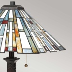 Tafellamp met glas-in-lood kap in wit, blauw en amberkleur