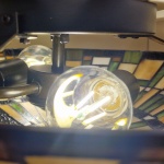 Plafondlamp Tiffany brons met twee lichtbronnen en glas-in-lood kap