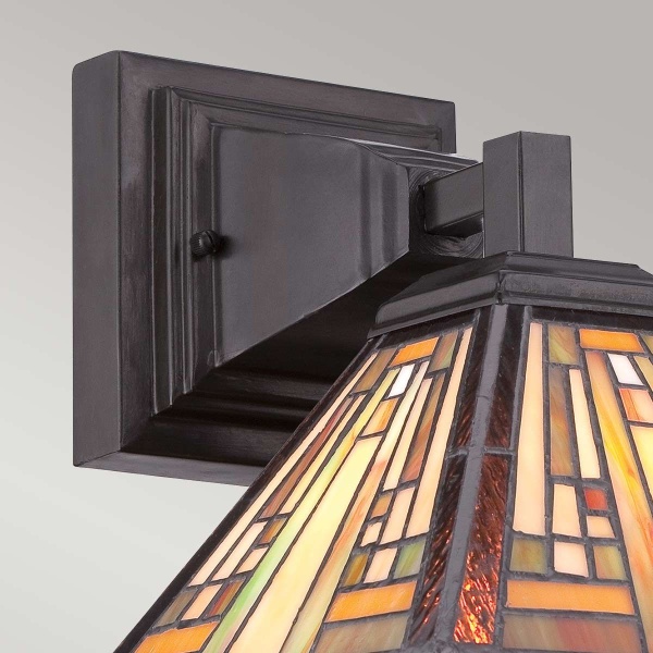 qz-stephen1_detail1 (1) Wandlamp Tiffany brons met glas-in-lood kap in warme tinten