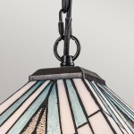 Tiffany hanglamp met glazen piramidescherm in wit en lichtblauw glas