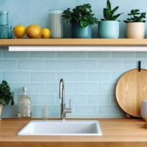 Onderbouwverlichting 90 cm met schakelaar boven keukenblad met blauwe tegels