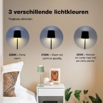 Oplaadbare saliegroene tafellamp met dimbaar licht in slaapkamerinterieur