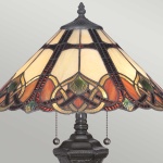 Tafellamp Tiffany glas-in-lood kap in crème en amber met bronzen voet