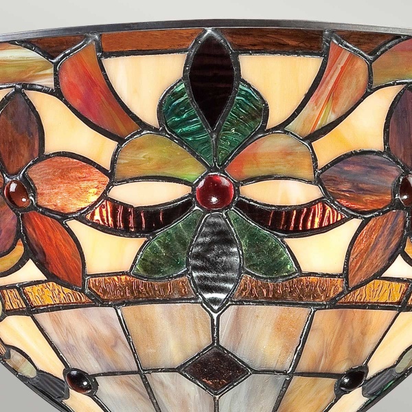 Glas-in-lood lampenkap met bloemmotief in warme tinten