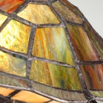Tafellamp Tiffany schildpad met glasmozaïek in amber en groene tinten