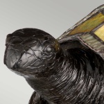 Tafellamp schildpad bronskleurig met glasmozaïek kap in groentinten