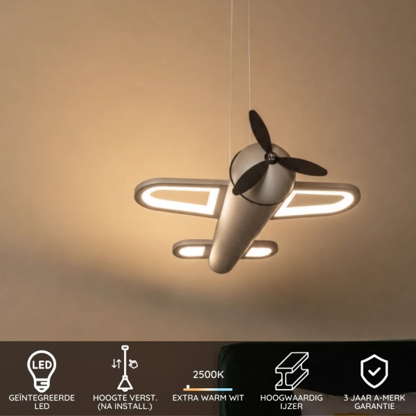 065311670 Grijze vliegtuig hanglamp met geïntegreerde LED en warmwit licht in kinderkamer