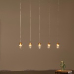 Moderne rechthoekige hanglamp met vijf glazen kappen en warm dimbaar licht